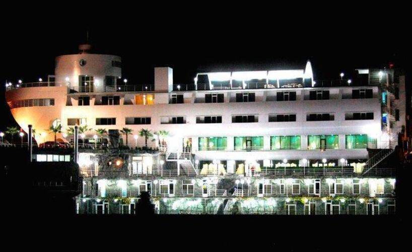 Cruise Hotel