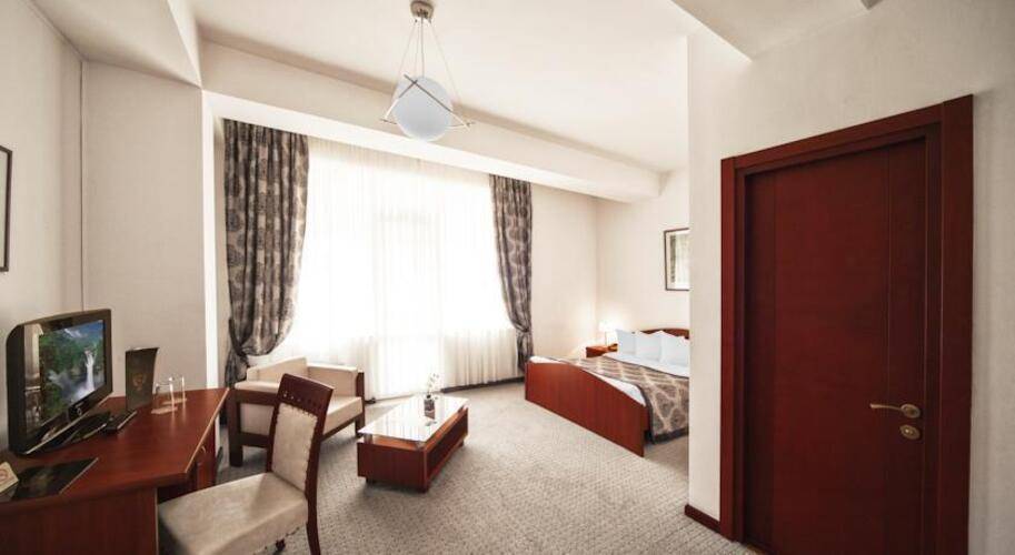 Cruise Hotel