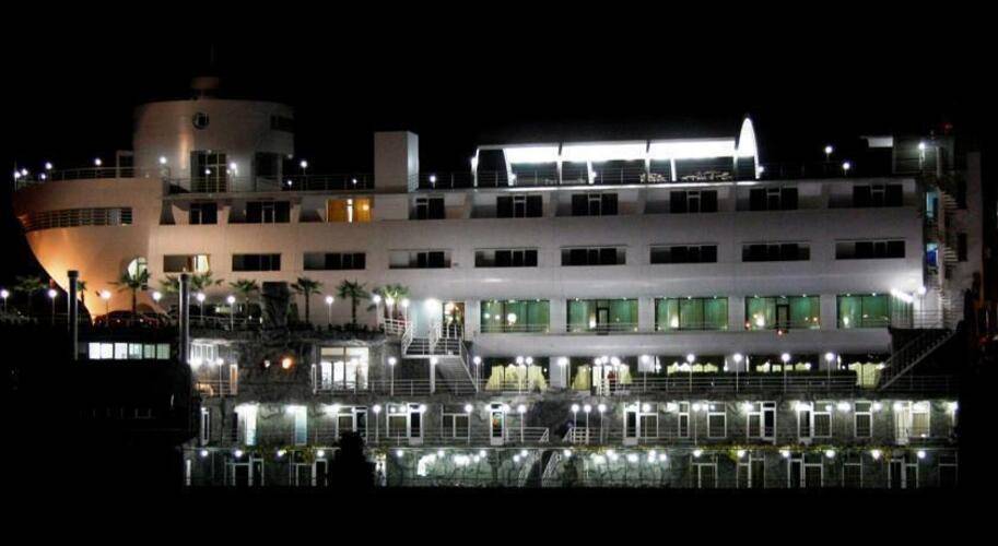 Cruise Hotel