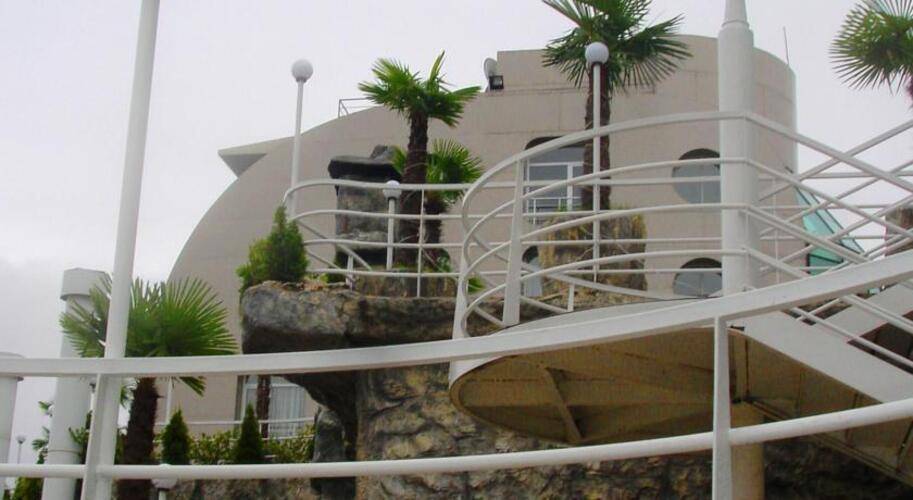 Cruise Hotel