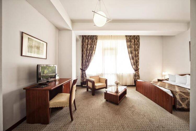 Cruise Hotel