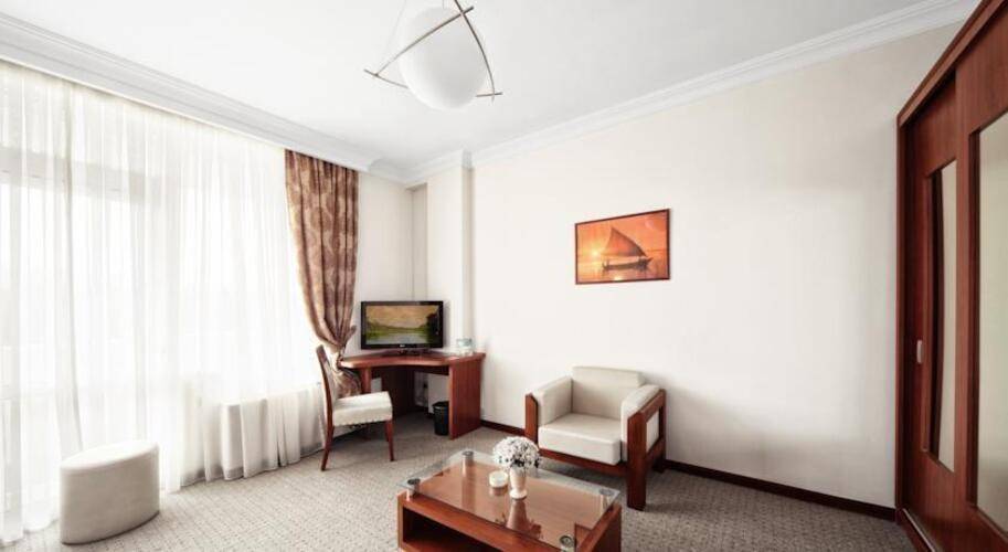 Cruise Hotel