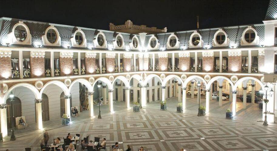Piazza Four Colours