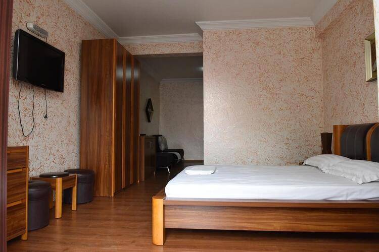 Antika Hotel (Антика)