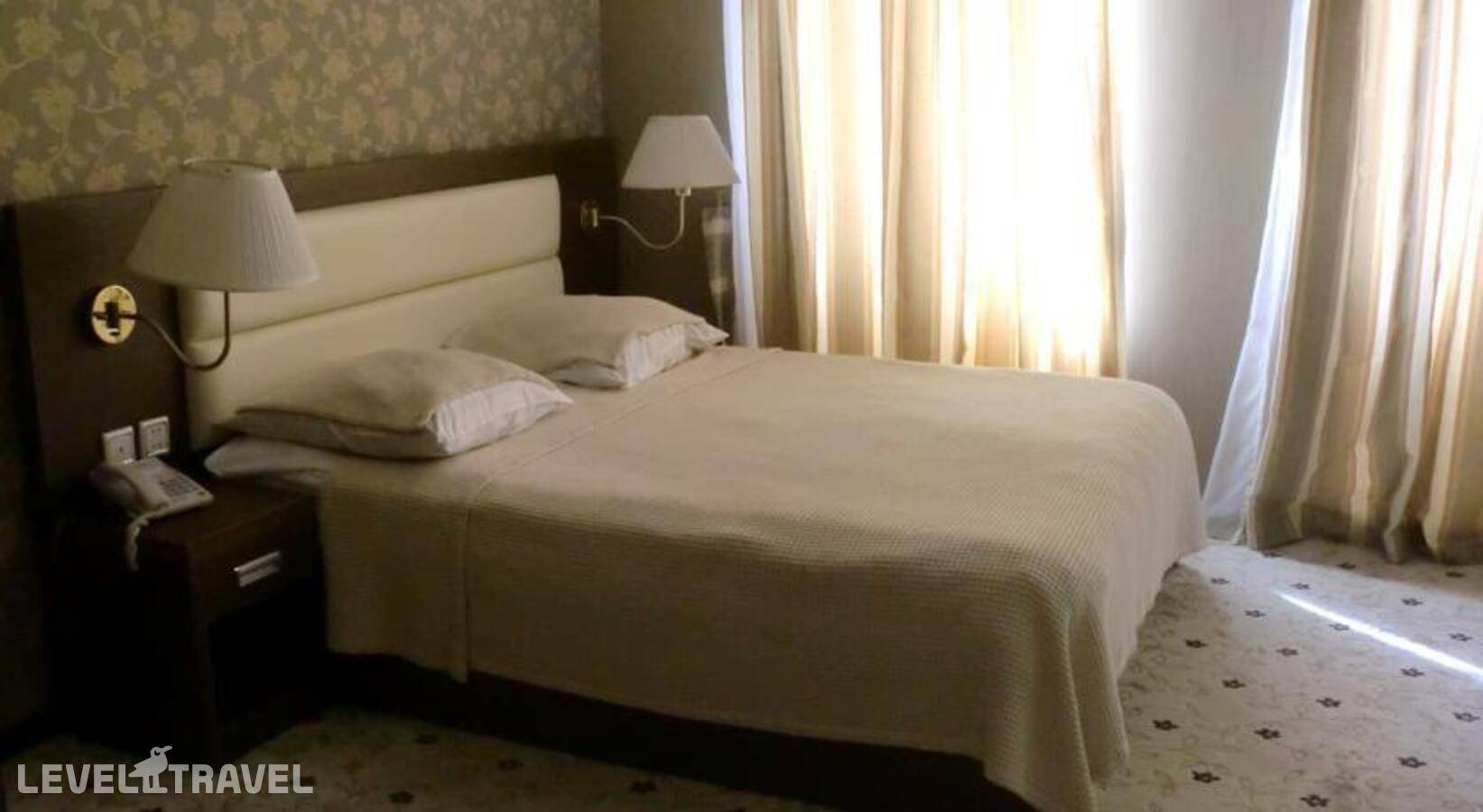 Отель Crystal Palace Hotel — Тбилиси, Грузия