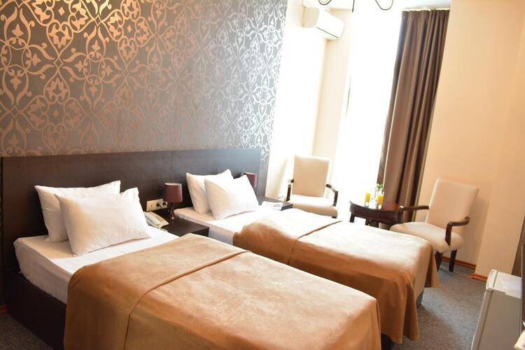 City Hotel