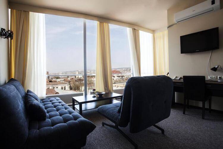 City Hotel