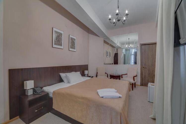 City Hotel