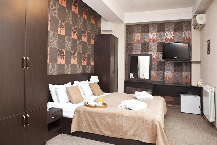 City Hotel