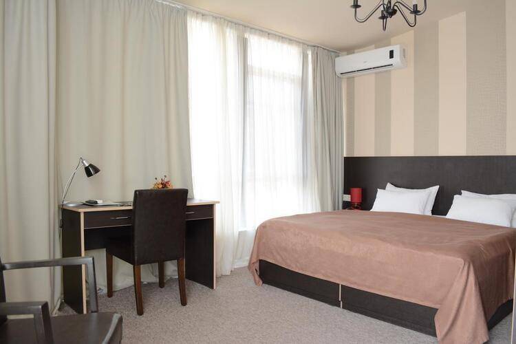 City Hotel