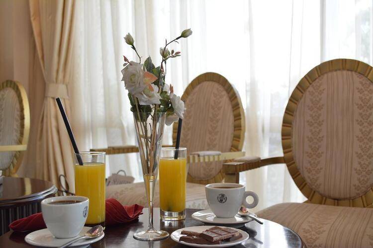 City Hotel