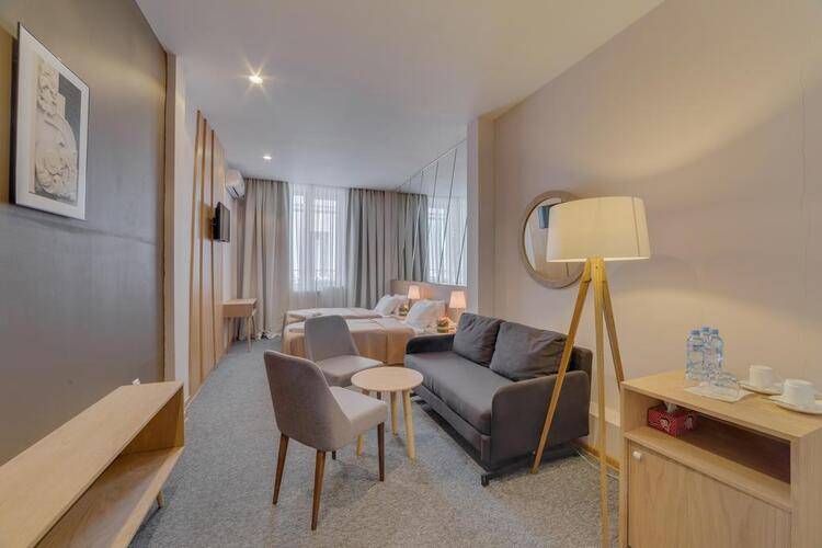 City Hotel