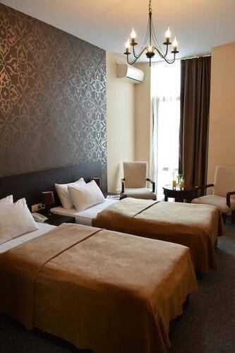 City Hotel