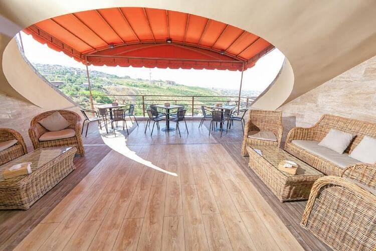 Bomo Regineh Hotel