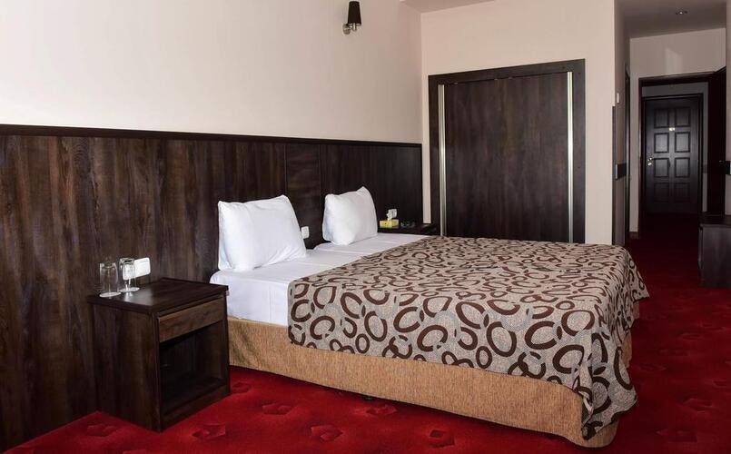 Bomo Regineh Hotel