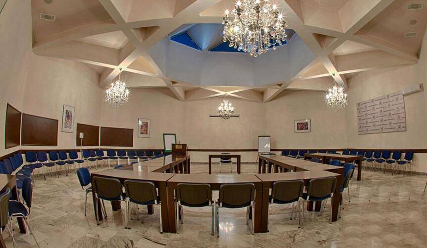 Bomo Regineh Hotel