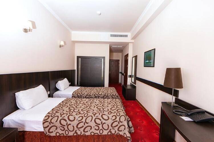 Bomo Regineh Hotel