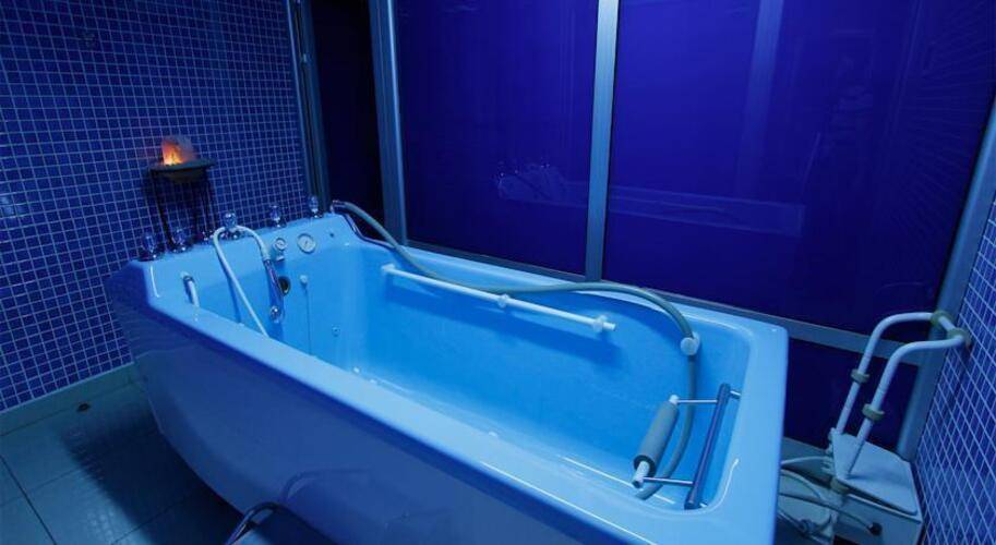 Aquatek Hotel