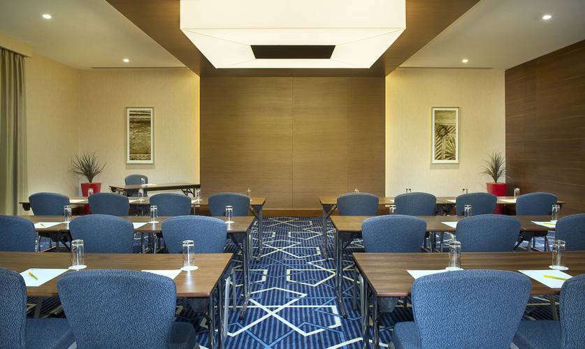 Hilton Garden Inn Dubai Jumeirah (Ex. Hilton Garden Inn Dubai Al Mina)