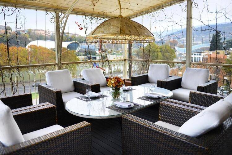 Ambassadori Hotel