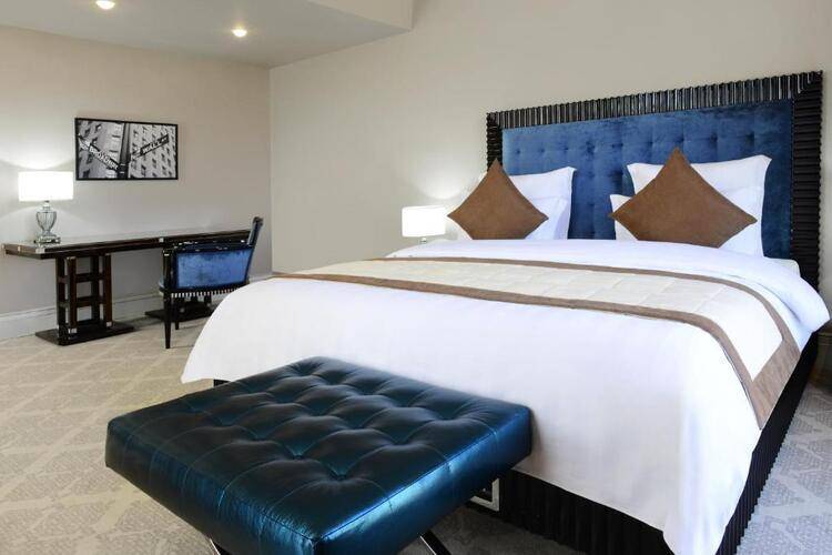 Ambassadori Hotel