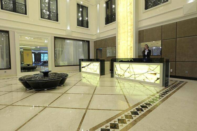 Ambassadori Hotel