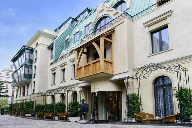 Ambassadori Hotel