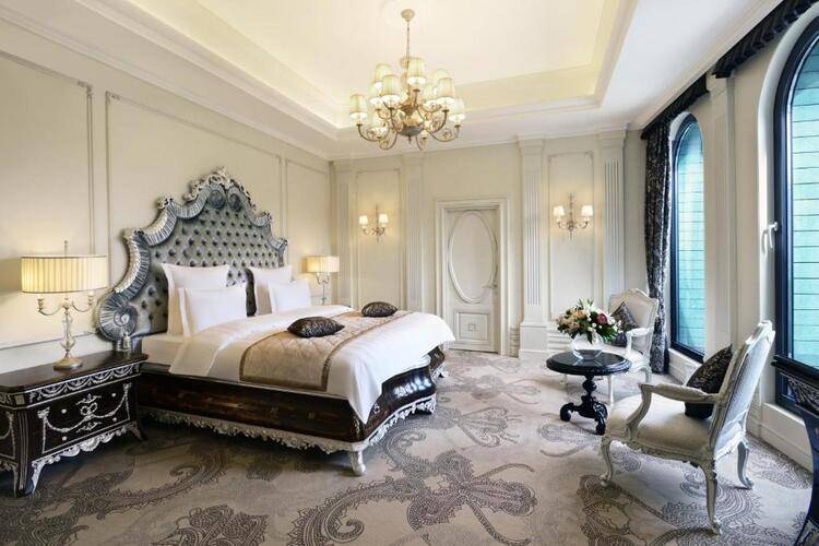 Ambassadori Hotel