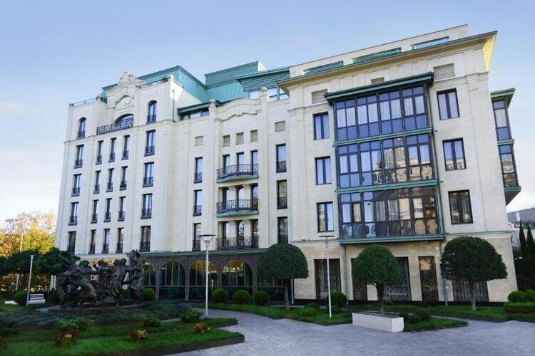 Ambassadori Hotel