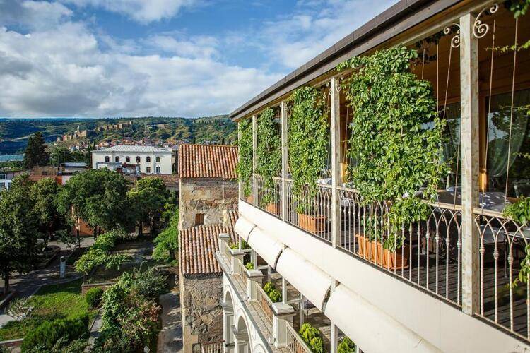 Ambassadori Hotel