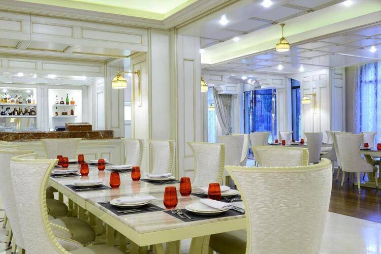 Ambassadori Hotel