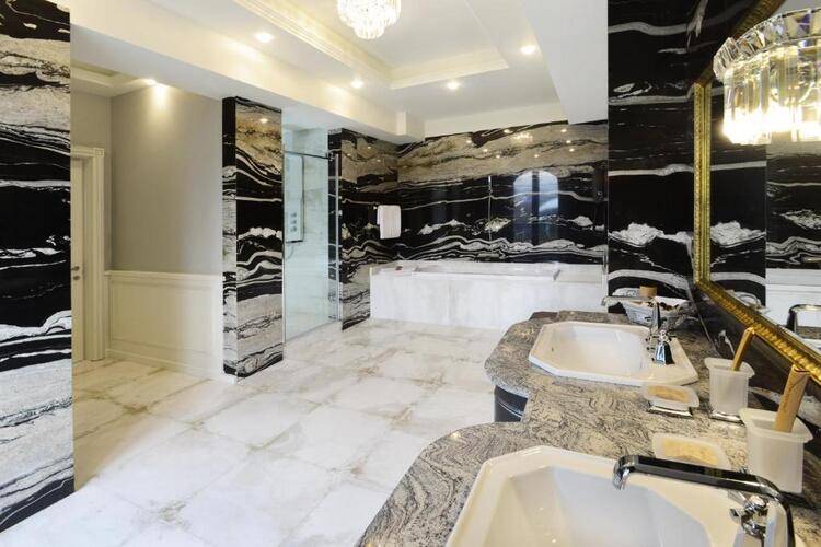 Ambassadori Hotel