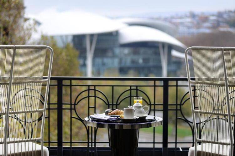 Ambassadori Hotel