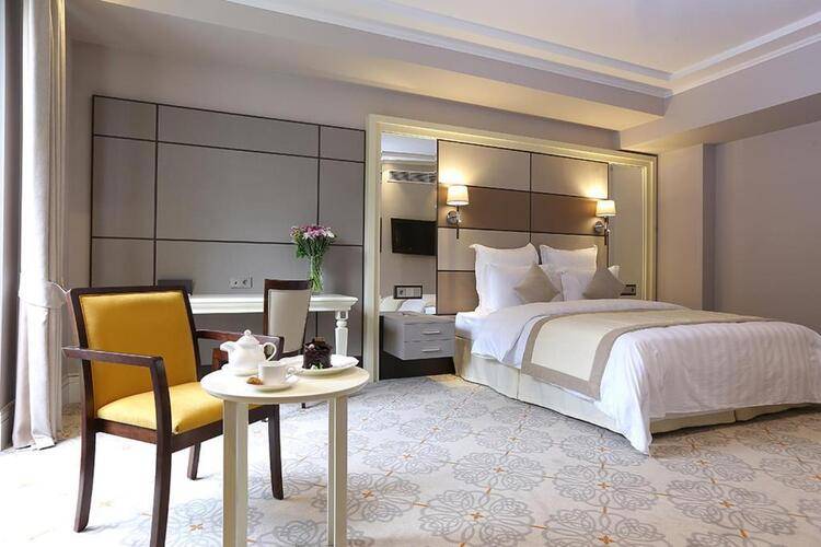 Ambassadori Hotel