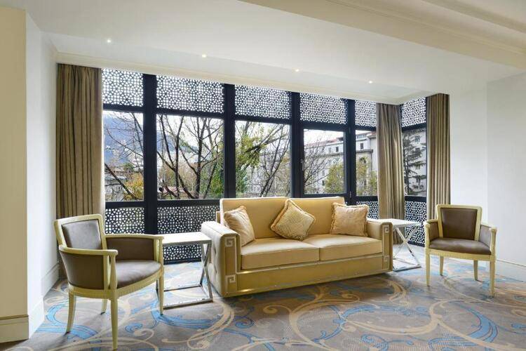 Ambassadori Hotel