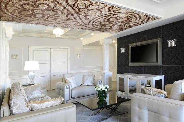 Ambassadori Hotel