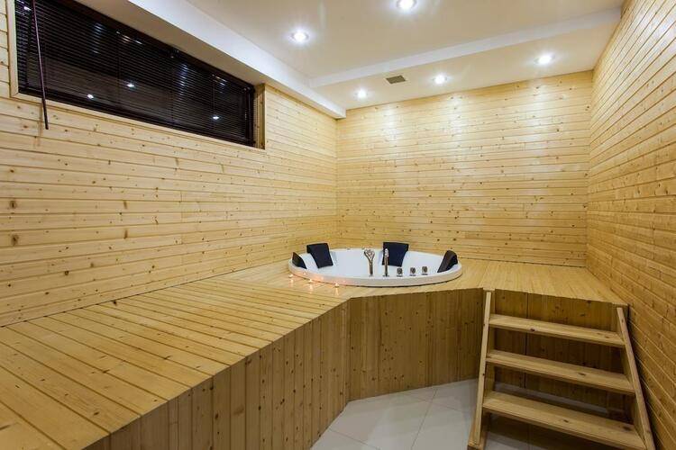 Crystal Hotel & Spa