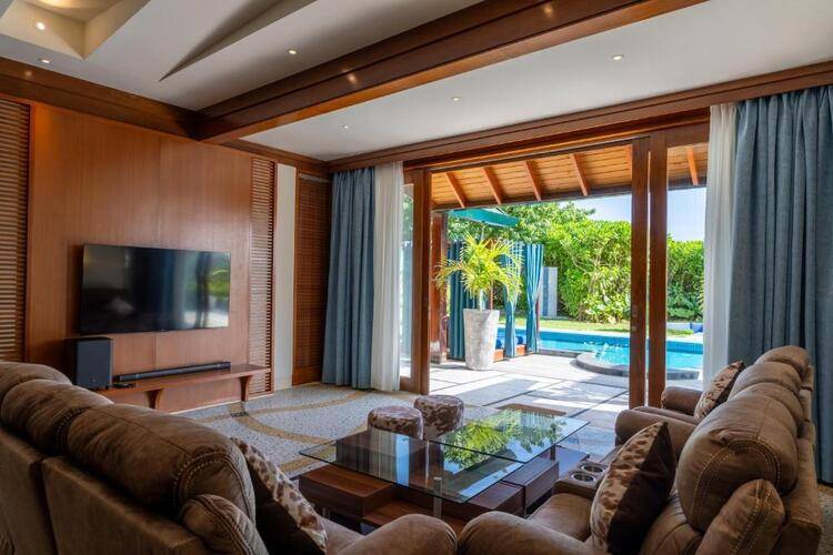 Furaveri Island Resort & Spa