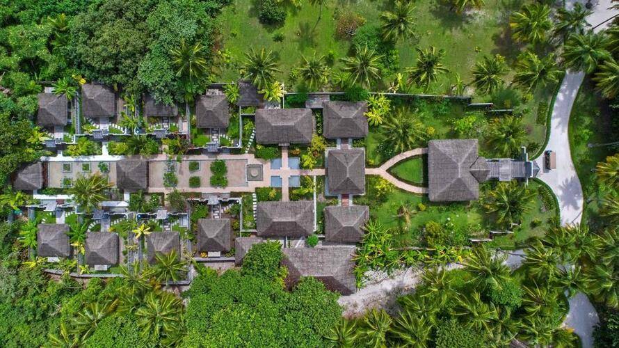 Furaveri Island Resort & Spa