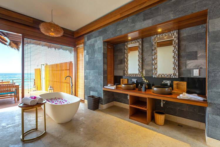 Furaveri Island Resort & Spa