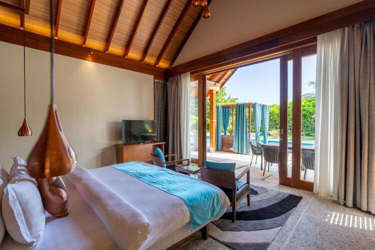 Furaveri Island Resort & Spa