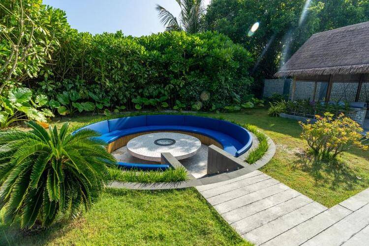 Furaveri Island Resort & Spa