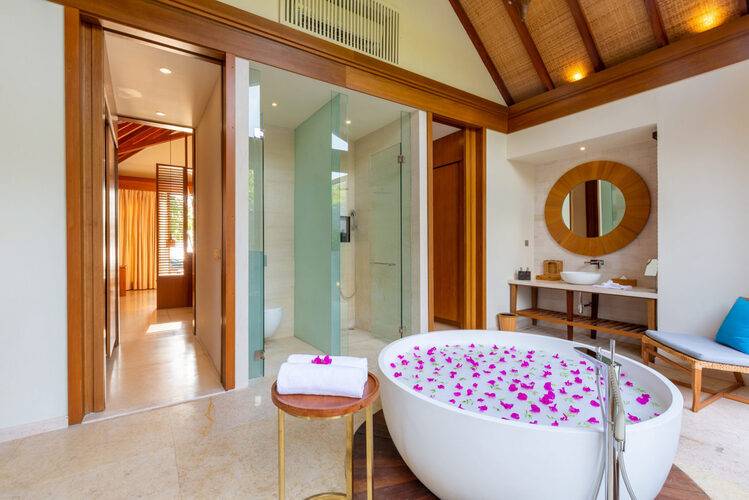 Furaveri Island Resort & Spa