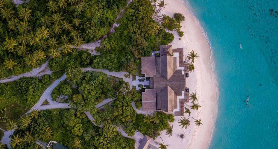 Furaveri Island Resort & Spa
