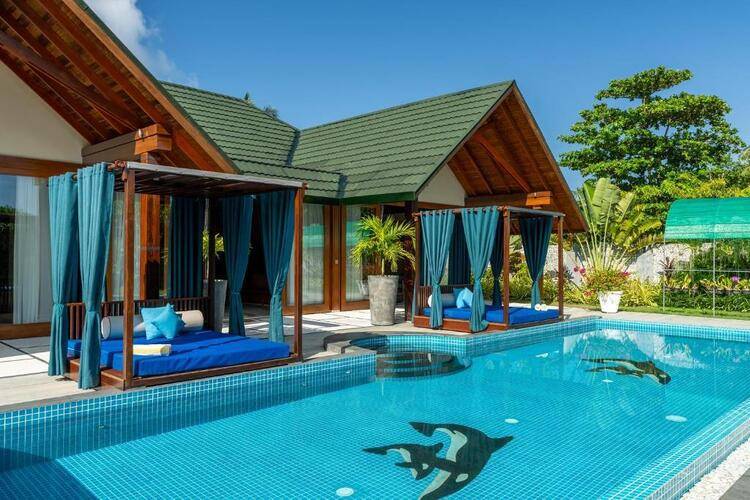Furaveri Island Resort & Spa