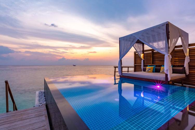 Furaveri Island Resort & Spa