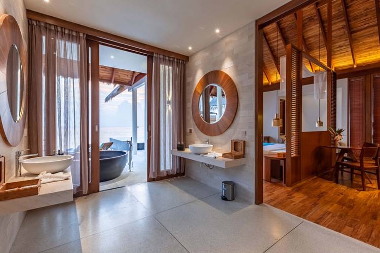 Furaveri Island Resort & Spa