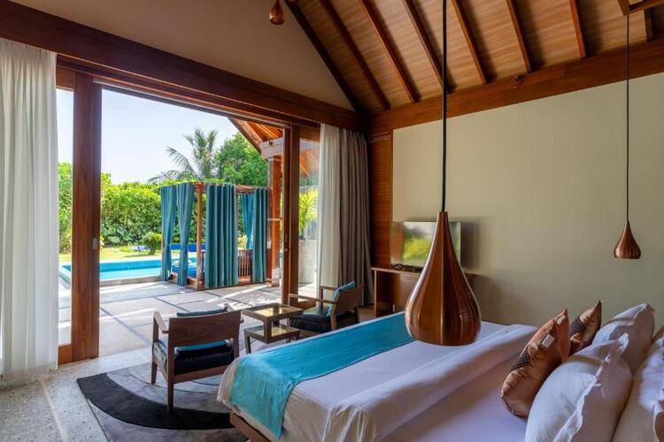 Furaveri Island Resort & Spa