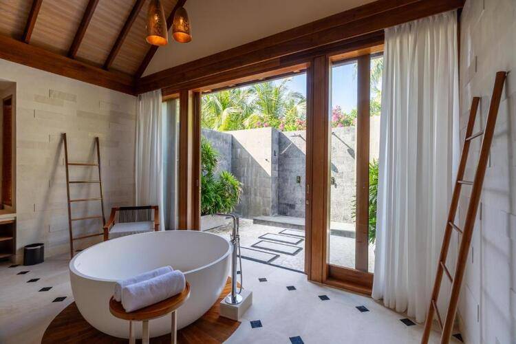 Furaveri Island Resort & Spa