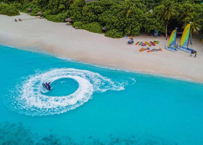 Furaveri Island Resort & Spa